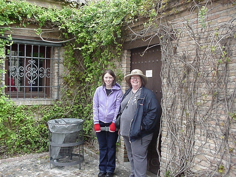 Mother And Elizabeth In Granada.jpg